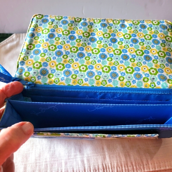 VERA Bradley Clutch wallet - Picture 4 of 8